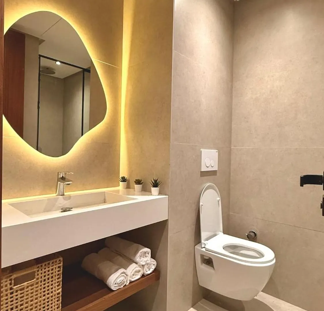Chic & Cozy Apartment With Parking Near Cfc Casablanca