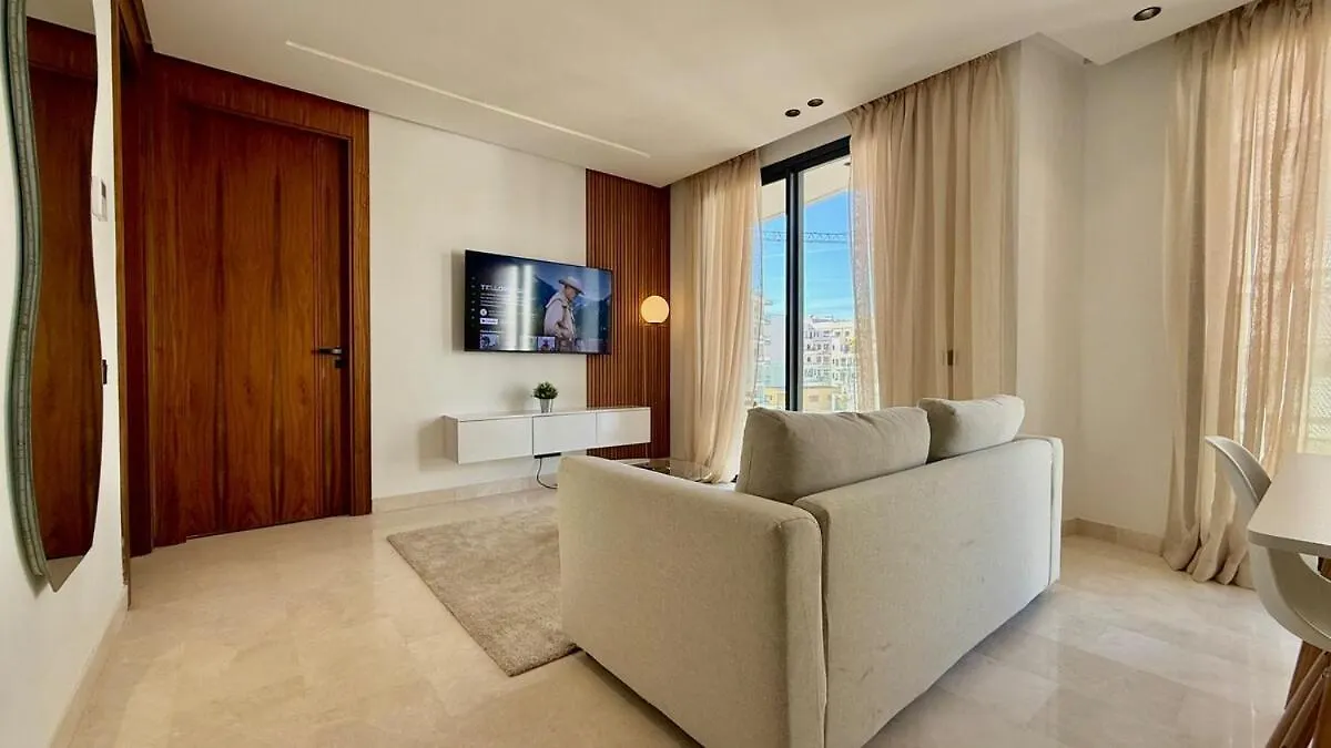 Chic & Cozy Apartment With Parking Near Cfc location